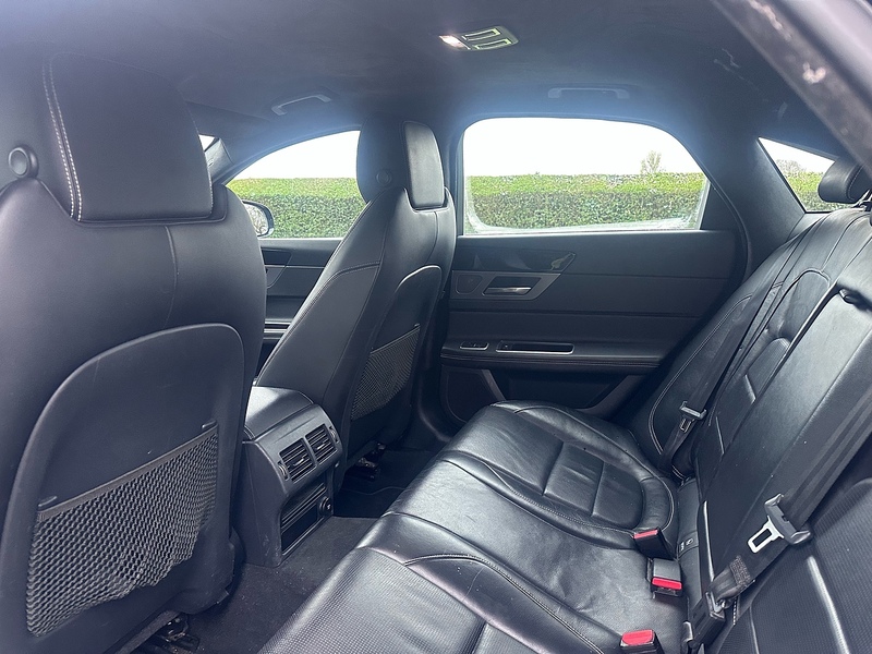Jaguar 2.0i R-Sport GPF Saloon 4dr Petrol Auto Euro 6 (s/s) (250 ps)