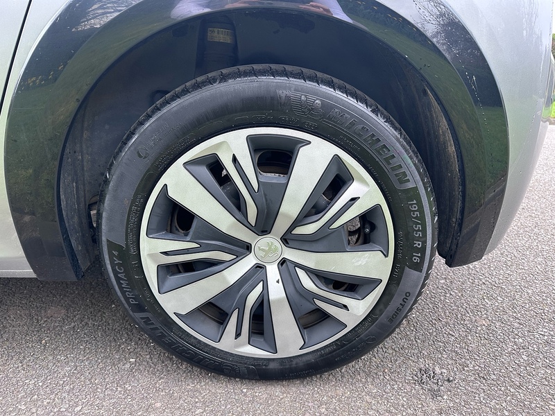 Peugeot Active Hatchback 0.0 Automatic Electric