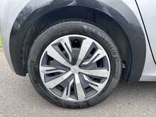 Peugeot E-208 Active 