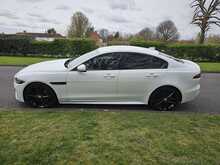 Jaguar XE D180 R-Dynamic SE 