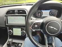 Jaguar XE D180 R-Dynamic SE 