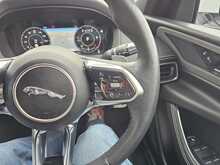 Jaguar XE D180 R-Dynamic SE 