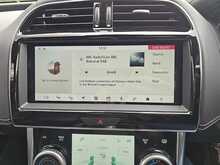 Jaguar XE D180 R-Dynamic SE 