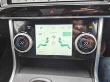 Jaguar XE D180 R-Dynamic SE 