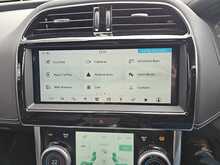Jaguar XE D180 R-Dynamic SE 