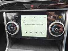 Jaguar XE D180 R-Dynamic SE 