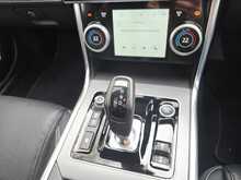 Jaguar XE D180 R-Dynamic SE 