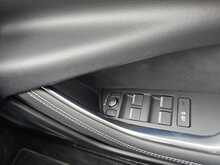 Jaguar XE D180 R-Dynamic SE 