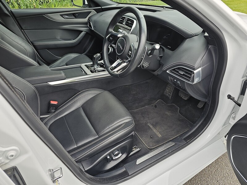 Jaguar D180 R-Dynamic SE Saloon 2.0 Automatic Diesel