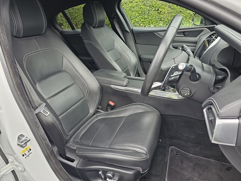 Jaguar D180 R-Dynamic SE Saloon 2.0 Automatic Diesel