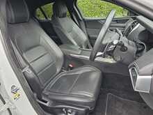 Jaguar XE D180 R-Dynamic SE 