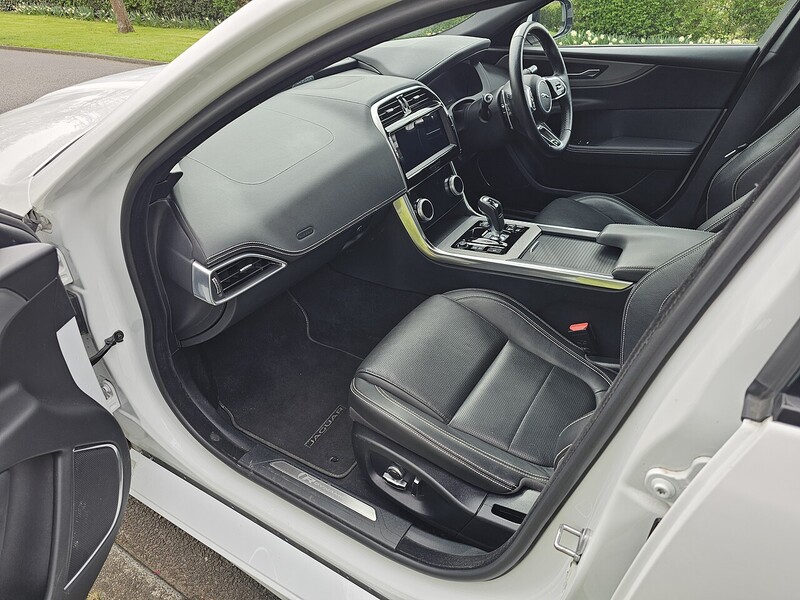 Jaguar D180 R-Dynamic SE Saloon 2.0 Automatic Diesel