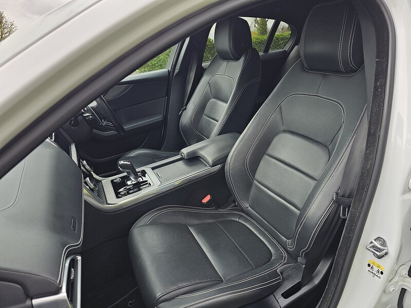Jaguar D180 R-Dynamic SE Saloon 2.0 Automatic Diesel