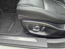 Jaguar XE D180 R-Dynamic SE 