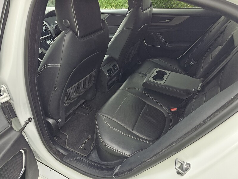 Jaguar D180 R-Dynamic SE Saloon 2.0 Automatic Diesel