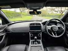 Jaguar XE D180 R-Dynamic SE 