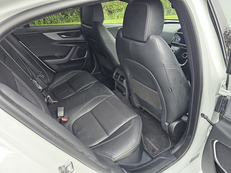 Jaguar D180 R-Dynamic SE Saloon 2.0 Automatic Diesel