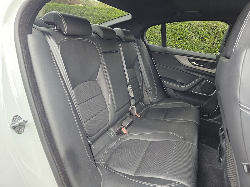 Jaguar D180 R-Dynamic SE Saloon 2.0 Automatic Diesel
