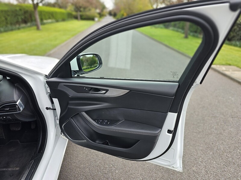 Jaguar D180 R-Dynamic SE Saloon 2.0 Automatic Diesel