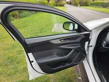 Jaguar XE D180 R-Dynamic SE 