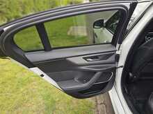 Jaguar XE D180 R-Dynamic SE 