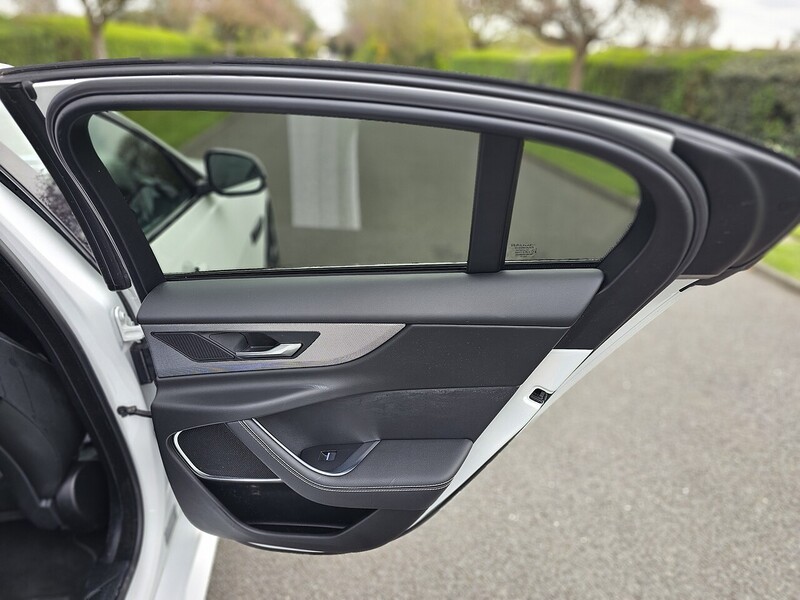 Jaguar D180 R-Dynamic SE Saloon 2.0 Automatic Diesel