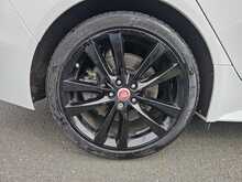 Jaguar XE D180 R-Dynamic SE 