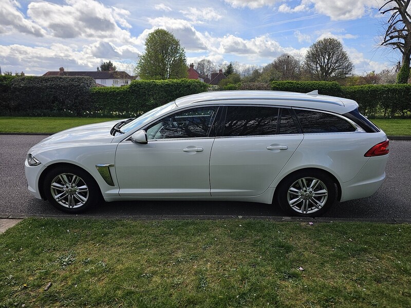 Jaguar 2.2d Luxury Sportbrake 5dr Diesel Auto Euro 5 (s/s) (200 ps)
