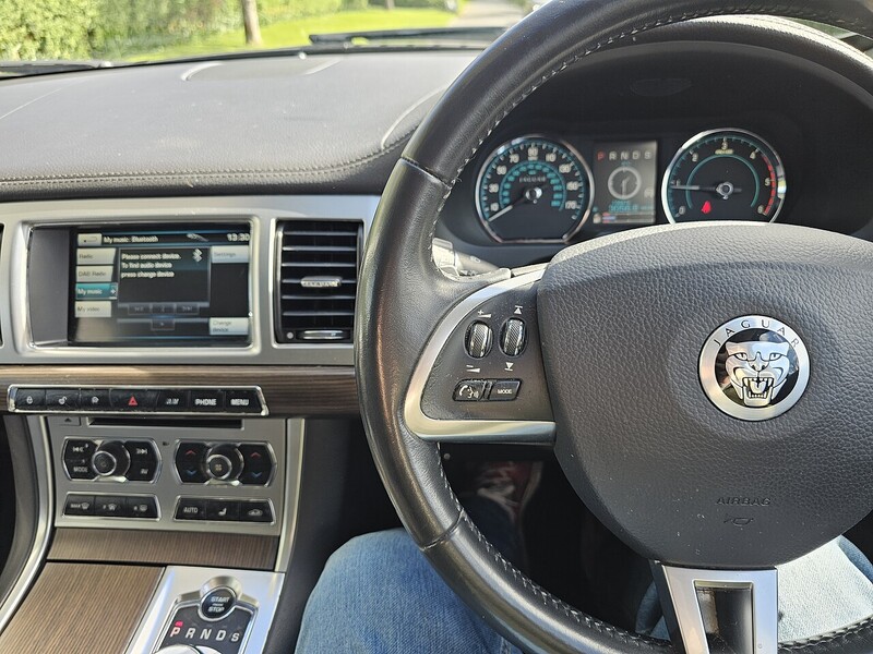 Jaguar 2.2d Luxury Sportbrake 5dr Diesel Auto Euro 5 (s/s) (200 ps)