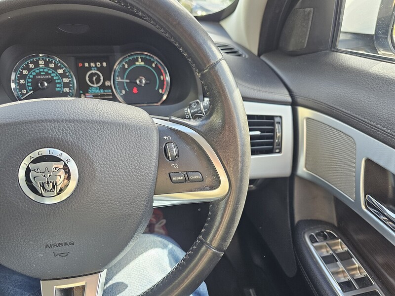 Jaguar 2.2d Luxury Sportbrake 5dr Diesel Auto Euro 5 (s/s) (200 ps)
