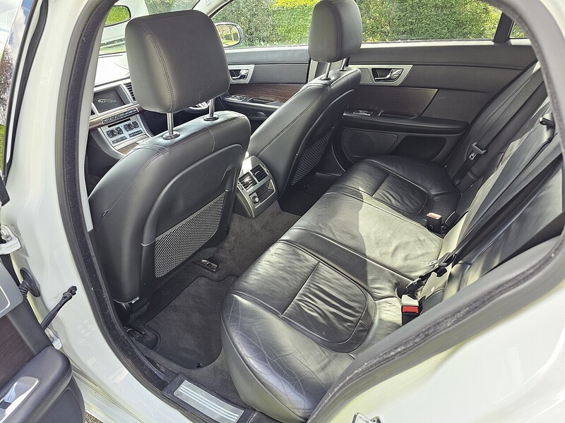 Jaguar 2.2d Luxury Sportbrake 5dr Diesel Auto Euro 5 (s/s) (200 ps)