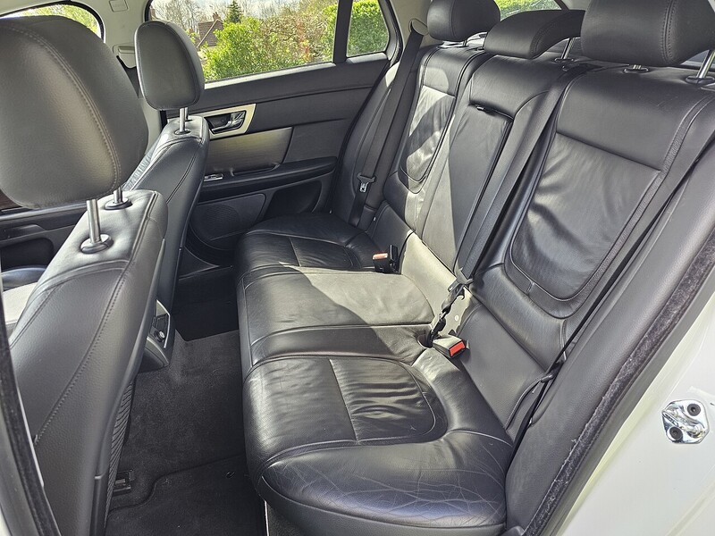 Jaguar 2.2d Luxury Sportbrake 5dr Diesel Auto Euro 5 (s/s) (200 ps)
