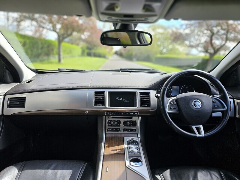 Jaguar 2.2d Luxury Sportbrake 5dr Diesel Auto Euro 5 (s/s) (200 ps)