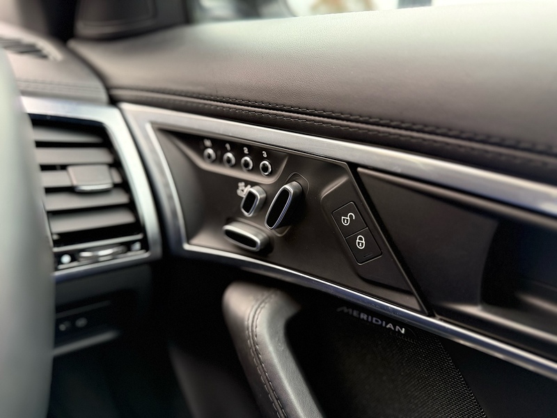Jaguar V6 R-Dynamic Coupe 3.0 Automatic Petrol