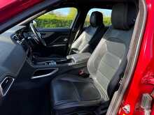 Jaguar F-PACE D180 R-Sport 