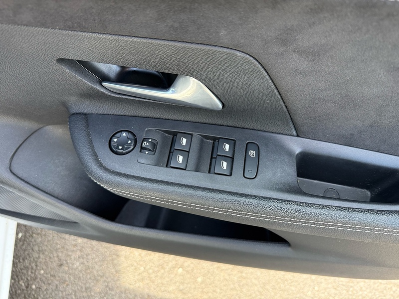 Vauxhall Ultimate Edition SUV 0.0 Automatic Electric