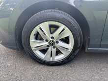 Volkswagen Golf TSI Life 
