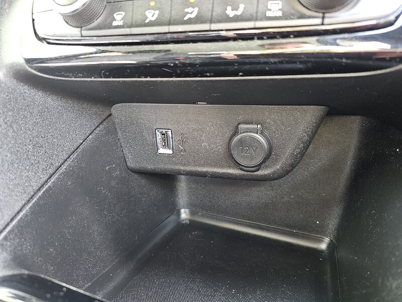 Vauxhall SE Nav Hatchback 1.2 Manual Petrol