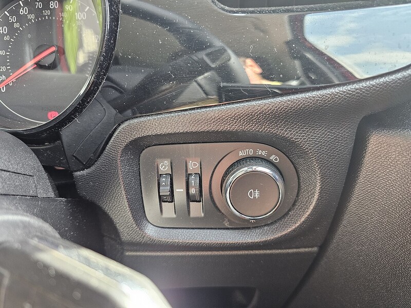 Vauxhall SE Nav Hatchback 1.2 Manual Petrol