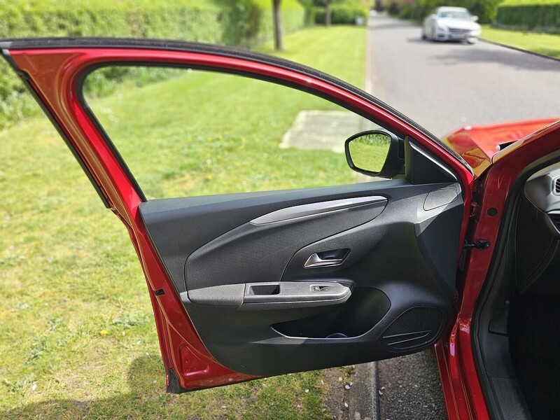 Vauxhall SE Nav Hatchback 1.2 Manual Petrol
