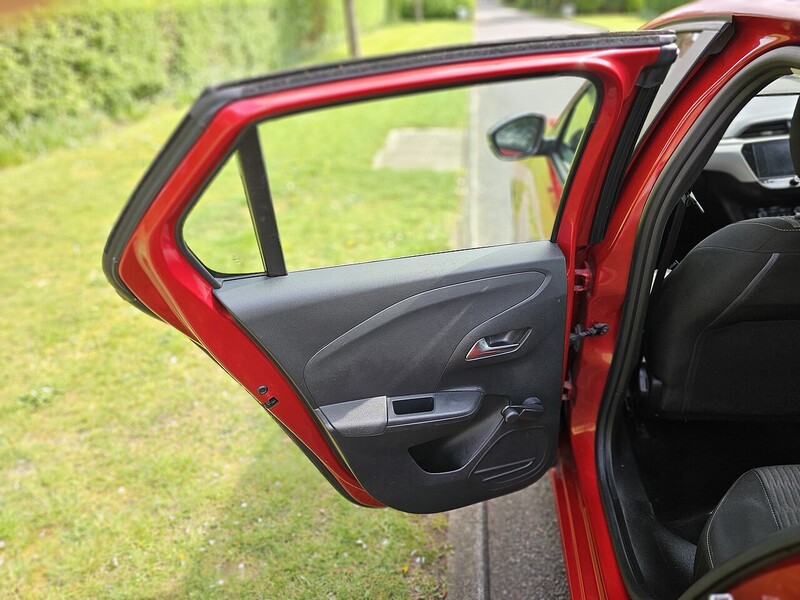 Vauxhall SE Nav Hatchback 1.2 Manual Petrol