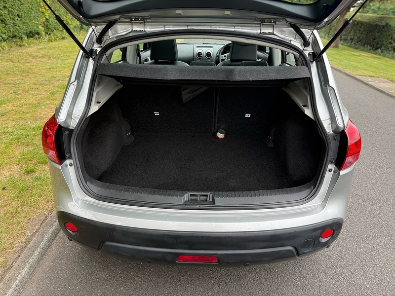 Nissan 2.0 Tekna Hatchback 5dr Petrol CVT 4WD (Nav) (198 g/km, 139 bhp)