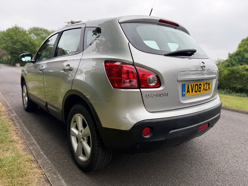 Nissan 2.0 Tekna Hatchback 5dr Petrol CVT 4WD (Nav) (198 g/km, 139 bhp)