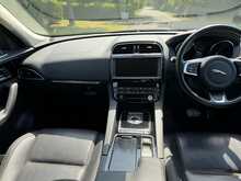 Jaguar F-PACE D180 Prestige 