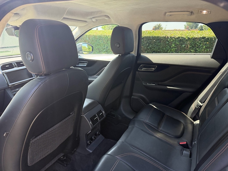 Jaguar D180 Prestige SUV 2.0 Automatic Diesel