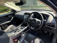 Jaguar F-PACE D180 Prestige 
