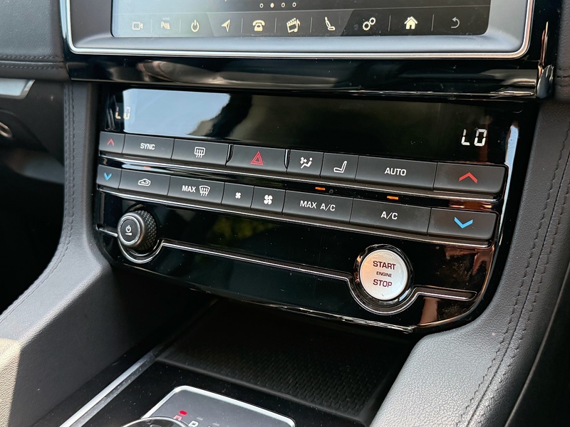 Jaguar D180 Prestige SUV 2.0 Automatic Diesel