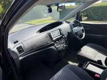 Toyota Estima Aeras 