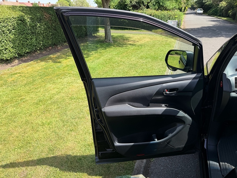 Toyota Aeras 2.4 5dr MPV Automatic Petrol