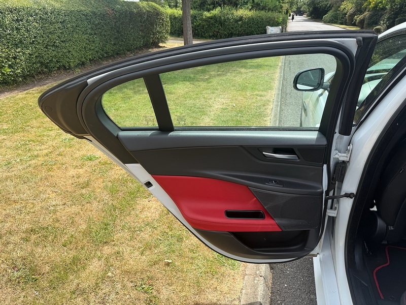 Jaguar d R-Sport Saloon 2.0 Automatic Diesel